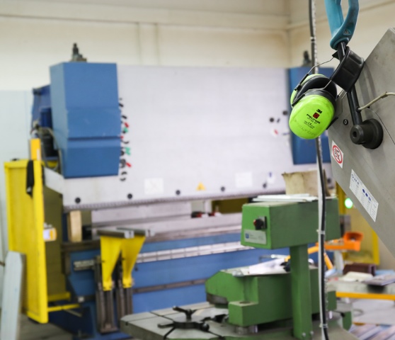 Stein Großküchen - Industriemechaniker bei der Arbeit